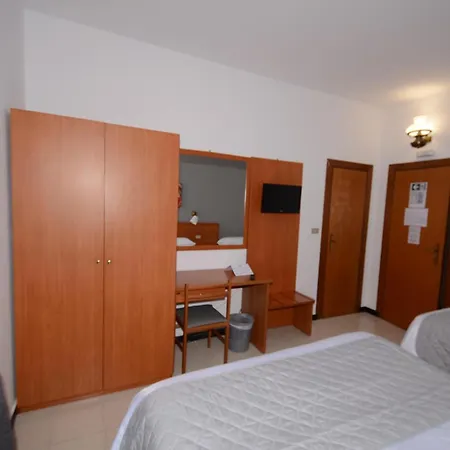 Hotel Porta Del Parco 2*